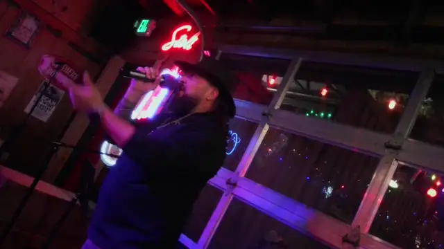 Live Sunday and Wednesday 8-12 Morrison Holiday Bar  on 03-Aug-25-23:47:05