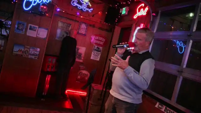 Live Sunday and Wednesday 8-12 Morrison Holiday Bar  on 05-Oct-25-20:53:46